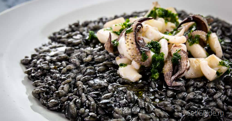 Ризотто с чернилами каракатицы из Венеции