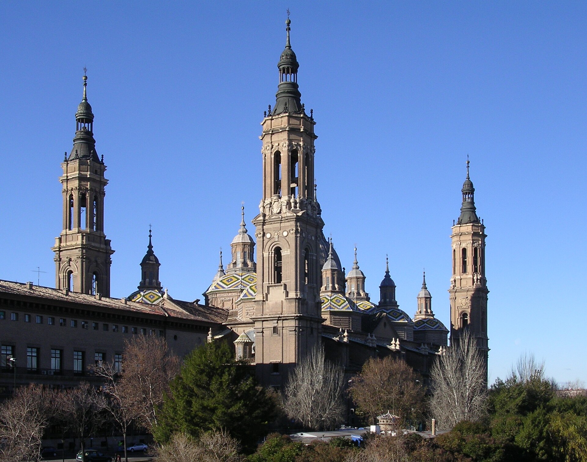 Сарагоса (Zaragoza), Испания - достопримечательности, путеводитель, туристический маршрут по городу, карта, транспорт -расписание. Что посмотреть в Сарагосе Zaragoza Spain travel guide free downloas main sights what to see how to get in map walking tour suggested itineraries tourist route aragon loarre castle around Zaragoza что посмотреть вокруг Сарагосы в Арагоне монастырь замок Лоарре окрестности Сарагосы путеводитель по Сарагосе скачать бесплатно