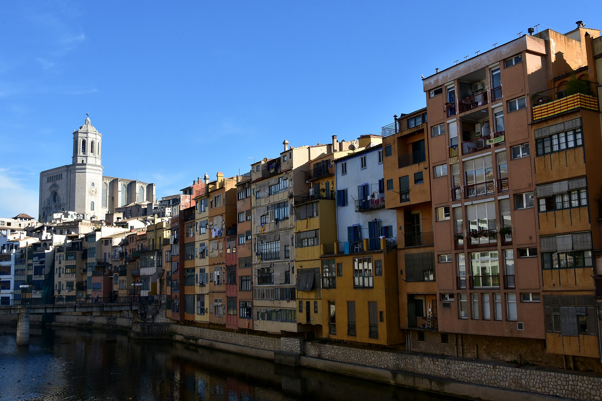 Жирона (Gerona/Girona), Испания - путеводитель, достопримечательности, что посмотреть в Жироне, туристический маршрут по городу с картой. Как проехать.