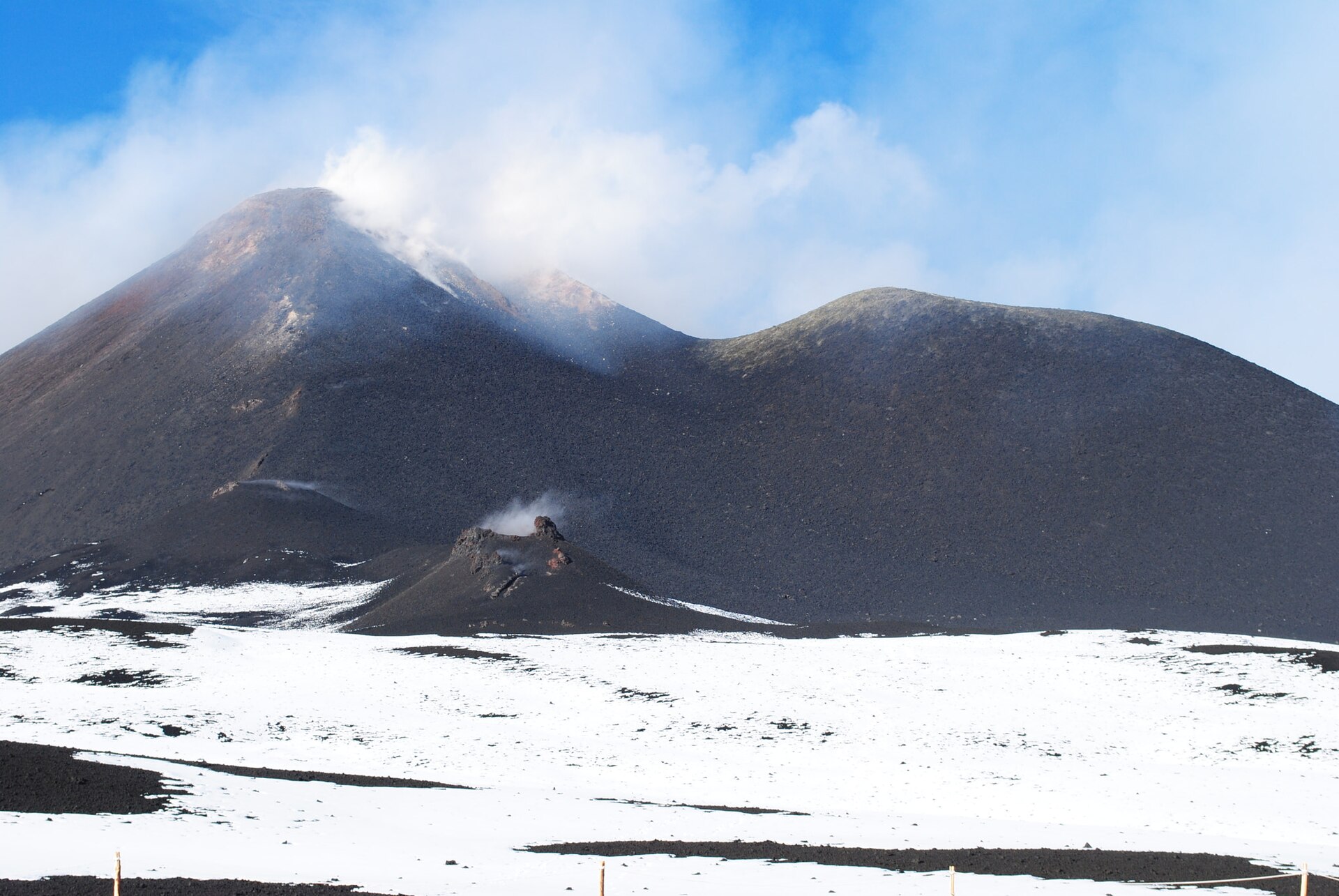 Вулкан Этна (Etna) на Сицилии, Италия