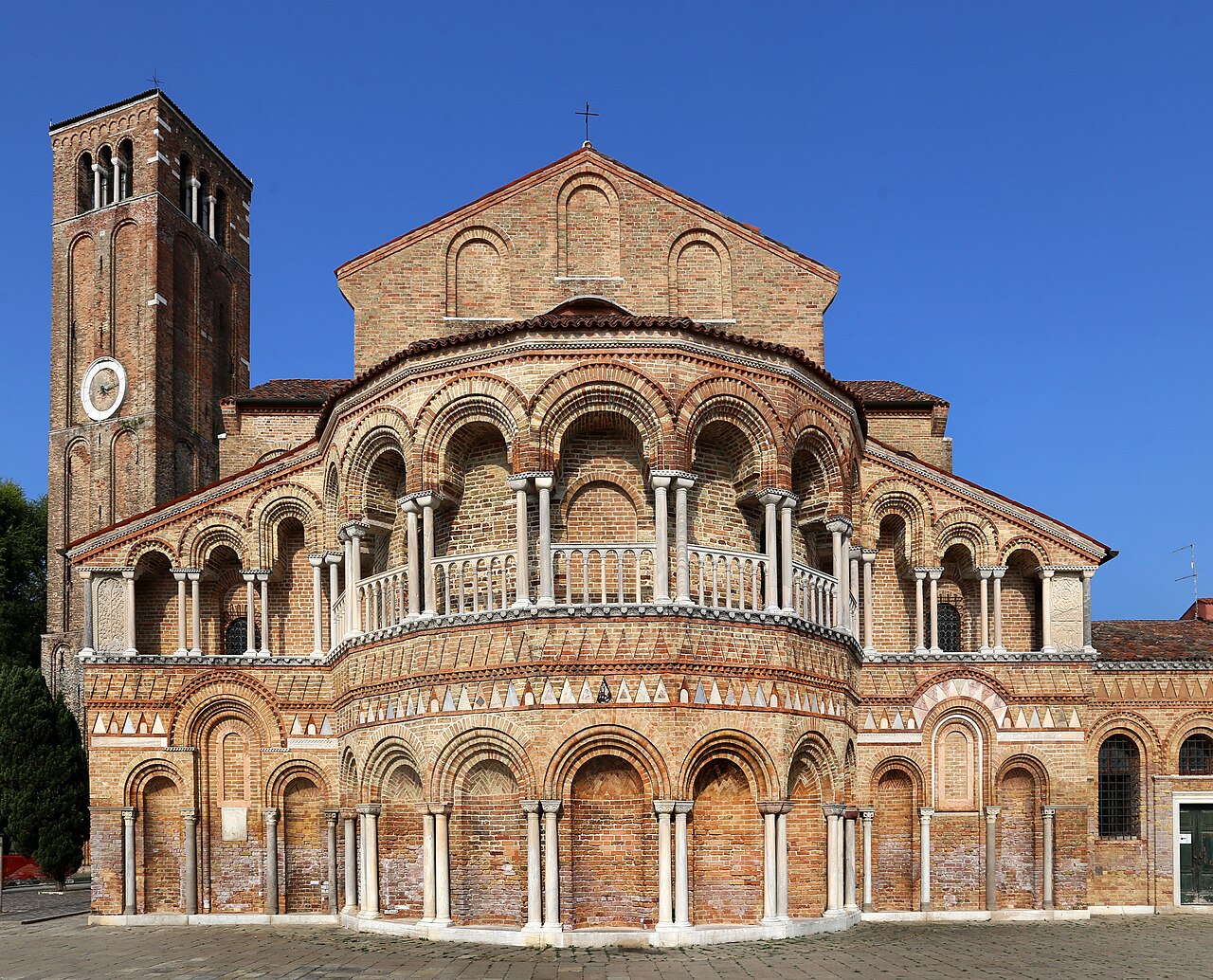 File:Murano, Saints Mary and Donato (cathedral), exterior, 08.jpg
