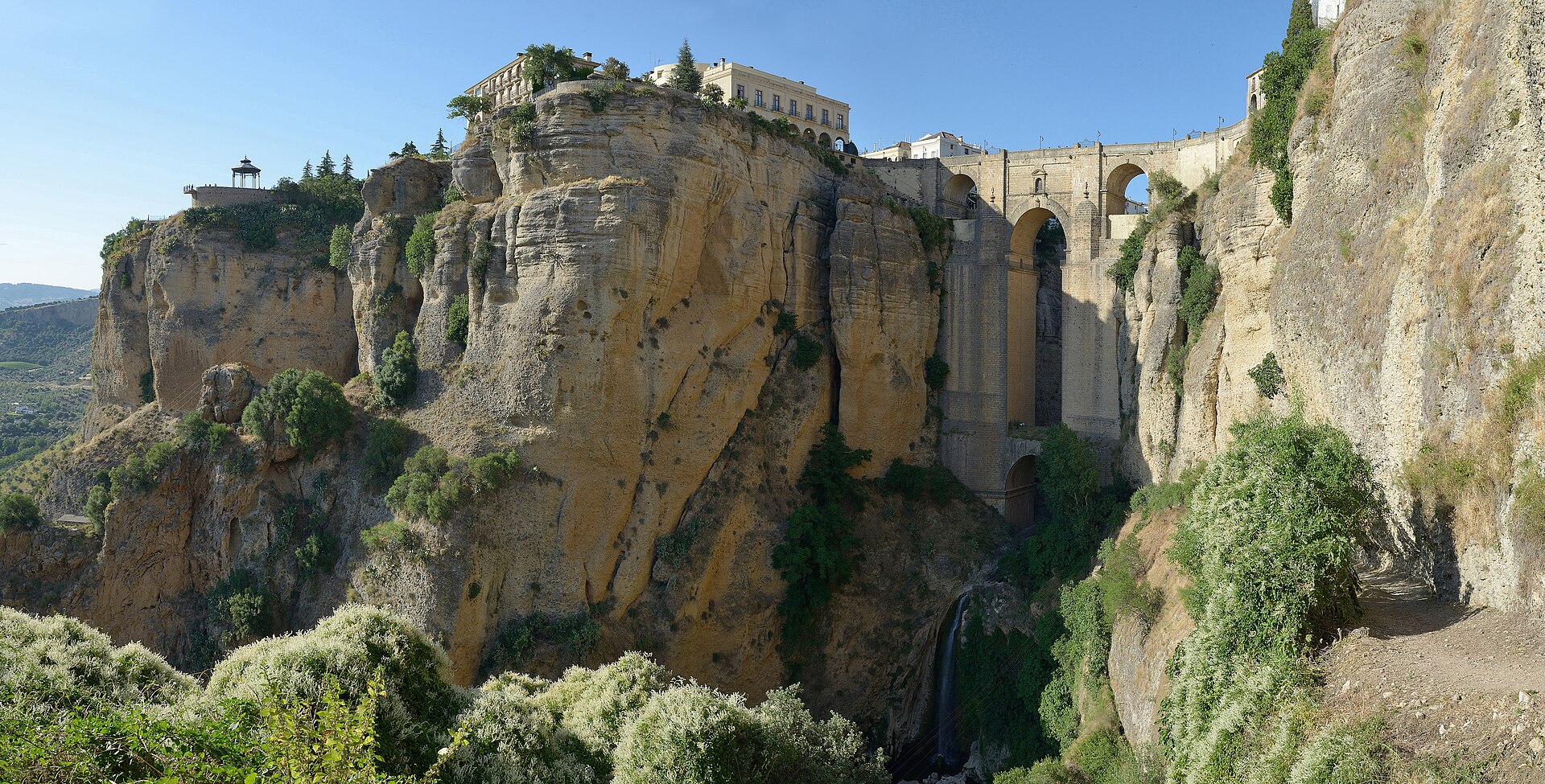Ronda (Ронда), Андалусия, Испания - путеводитель, достопримечательности Ронды, туристический маршрут по городу с картой. Что посмотреть в Ронде,как проехать