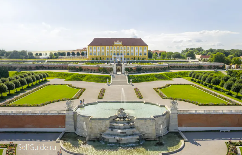 Замок Хоф (Schloss Hof) в окрестностях Вены, Австрия