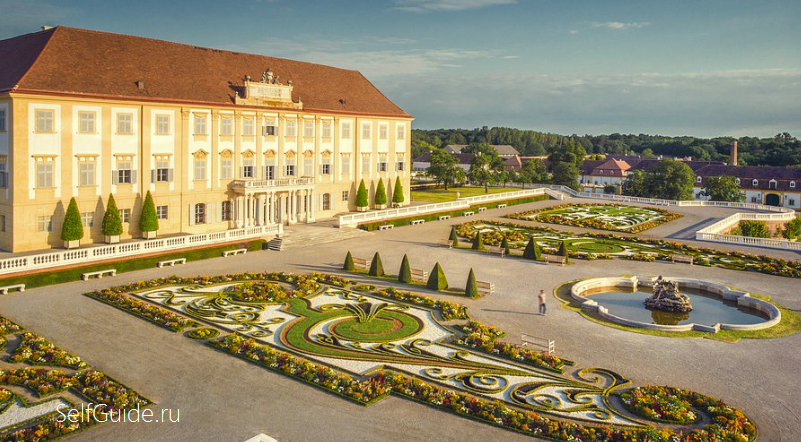 Замок Хоф (Schloss Hof) в окрестностях Вены, Австрия