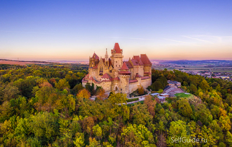 Что посмотреть в окрестностях Вены: Burg Kreuzenstein
