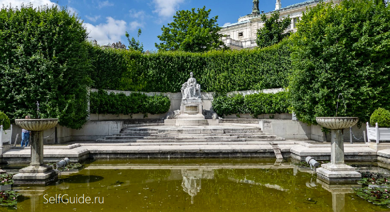 Мемориал императрицы Елизаветы (Sisi-Denkmal), Volksgarten