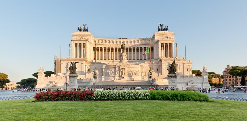File:Piazza Venezia - Il Vittoriano.jpg