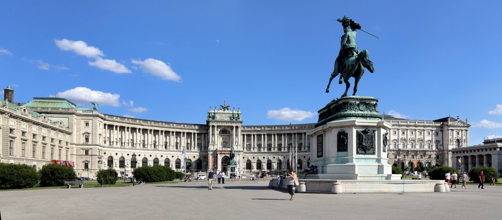 Дворец Хофбург (Hofburg) в Вене